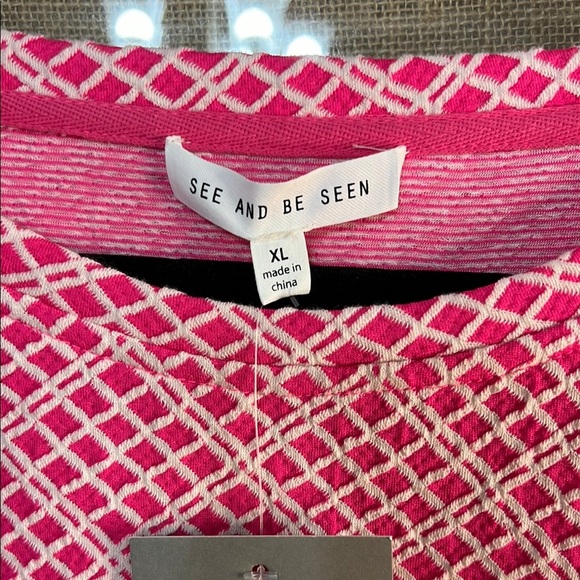 Pink and White Boxy Blouse with Relaxed Fit - Picture 3 of 5